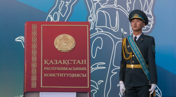 В Казахстане теперь предлагают разработать новую Конституцию, а не переписывать старую