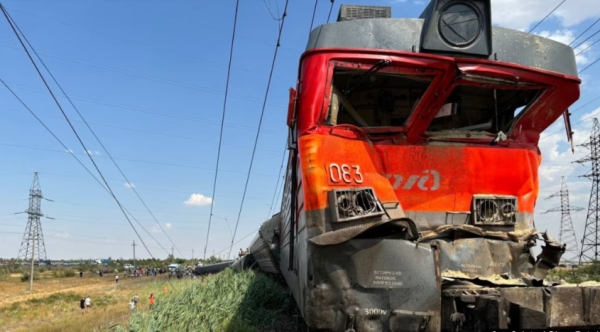 В Тамбовской области с рельсов сошёл поезд с бензином, начался пожар