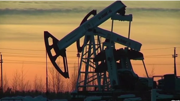 Bloomberg: добыча российской нефти падает второй месяц подряд