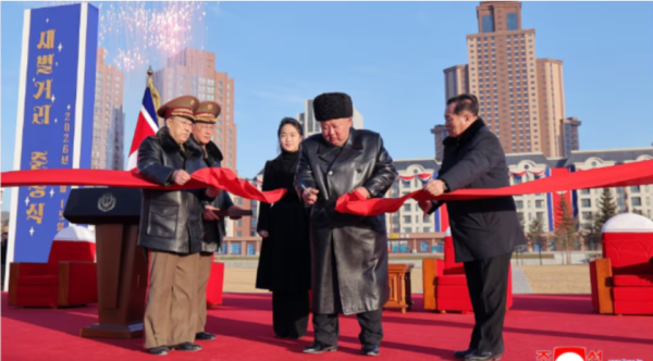 В Пхеньяне открыли жилой квартал для семей "бойцов заграничной военной операции"