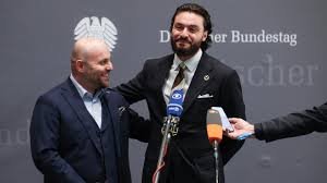 Zwischen Friedensrhetorik und Trump-Nähe