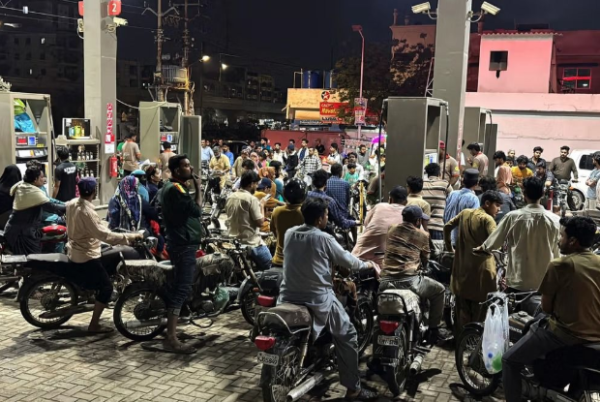 گزارش نیویارک‌تایمز از رقابت جنون‌آمیز و نابرابر کشورهای دارا و ندار برای خرید نفت