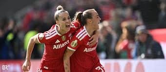 Per Kantersieg zum Double: FC Bayern Frauen gewinnen DFB-Pokal