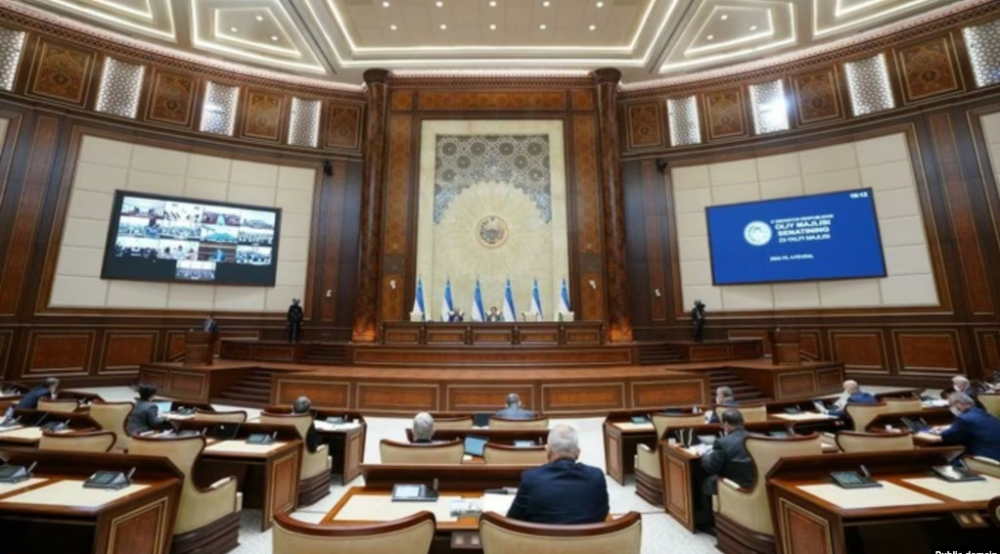 Сенат Узбекистана одобрил конституционный закон об администрации президента